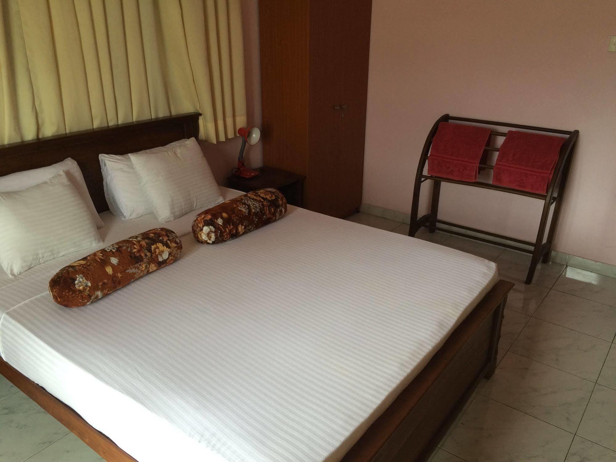 Отель Ceyloni Residency 2*