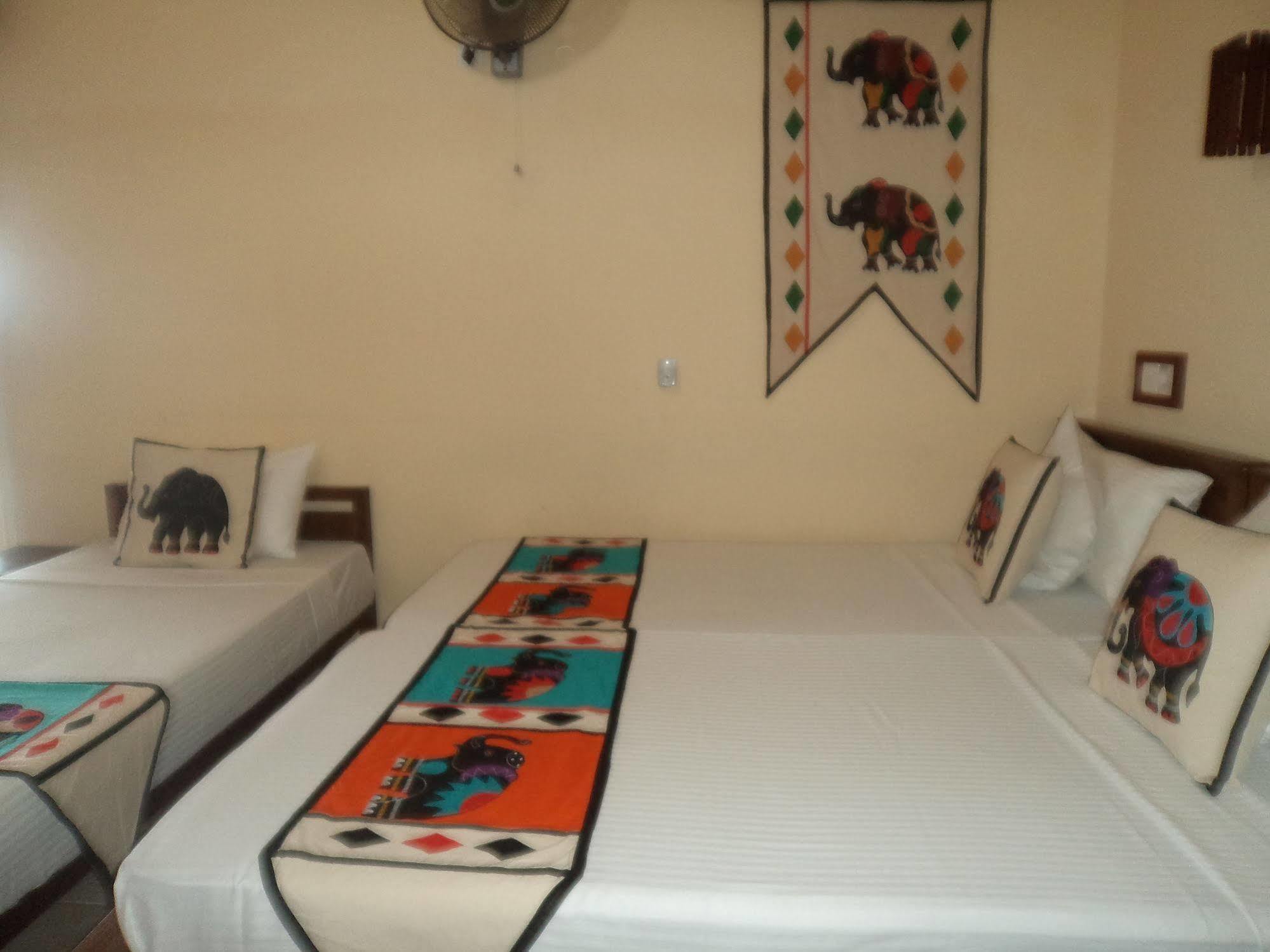 Ceyloni Residency Отель 2*
